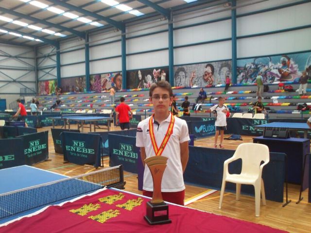 Miguel Ortiz se alza con la medalla de oro en el Campeonato de España Infantil Escolar de Tenis de Mesa, Foto 2