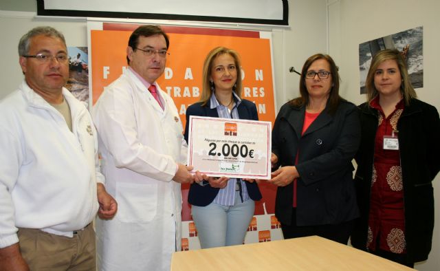 Los trabajadores de ELPOZO ALIMENTACIN donan 2.000 euros para ayudar a curar a drogodependientes, Foto 2