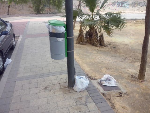 IU-Verdes Alcantarilla denuncia la dejadez del PP en el control de la recogida de basuras y la limpieza viaria - 1, Foto 1