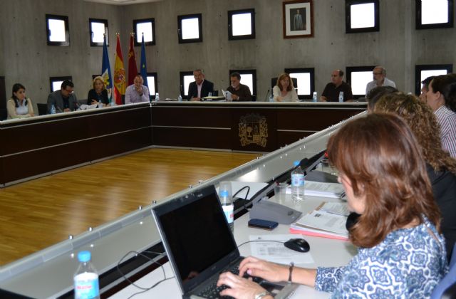 El Ayuntamiento intensificará el servicio de recogida de basura durante el verano - 1, Foto 1