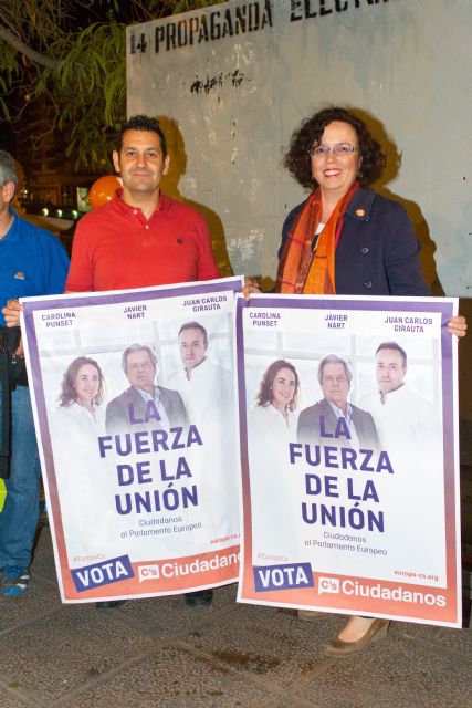 Ciudadanos (C´s) de Murcia inicia la campaña electoral con la tradicional pegada de carteles en el Puente Viejo - 2, Foto 2