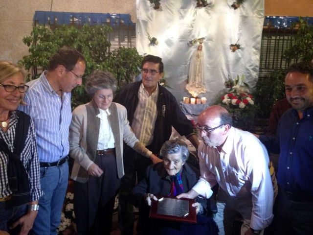 El Alcalde Cámara celebra con la murciana más longeva a las Fiestas Patronales de Vistabella 2014 - 1, Foto 1