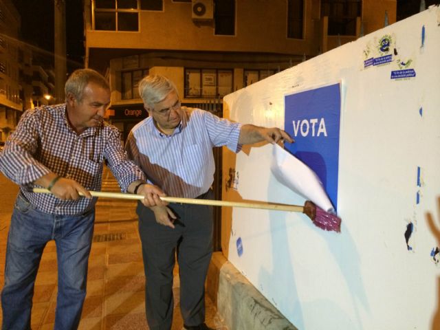 Con la pegada de carteles arranca en Jumilla, la campaña para las elecciones europeas del 25 de mayo - 1, Foto 1
