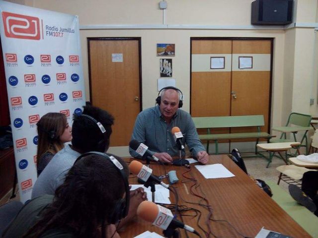 Los alumnos del IES Infanta Elena despiden el taller de Radio El Recreo Es nuestro con una programa especial desde el centro - 1, Foto 1