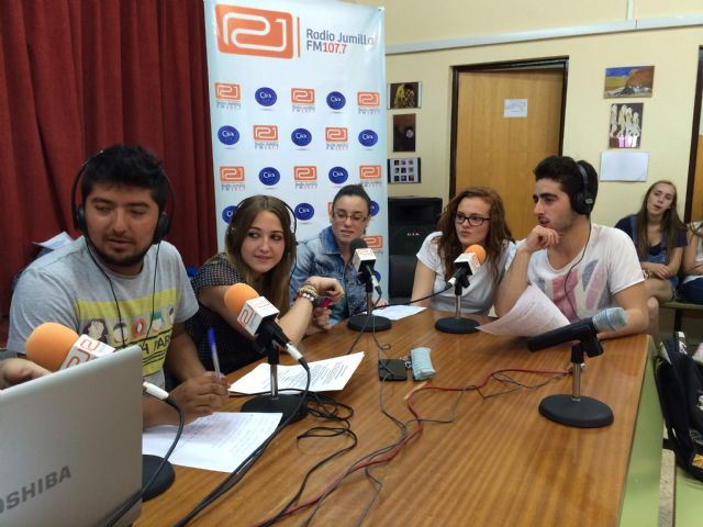 Los alumnos del IES Infanta Elena despiden el taller de Radio El Recreo Es nuestro con una programa especial desde el centro - 2, Foto 2