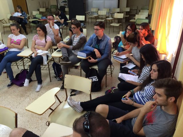 Los alumnos del IES Infanta Elena despiden el taller de Radio El Recreo Es nuestro con una programa especial desde el centro - 3, Foto 3