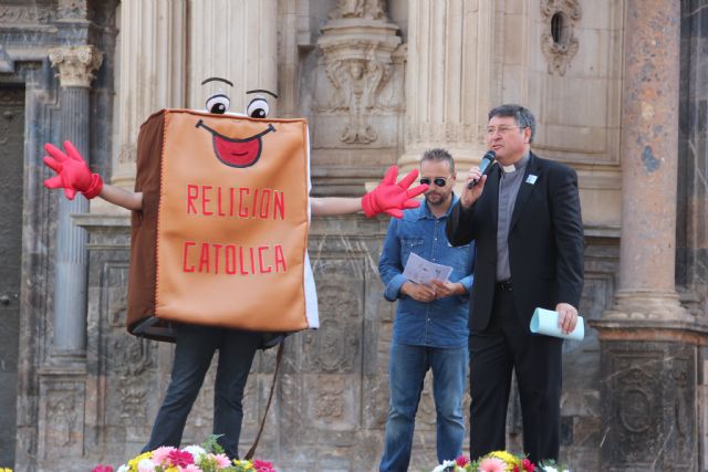El II Encuentro de Alumnos de Religión de 6°de Primaria reúne a 1.500 niños en la plaza del Cardenal Belluga - 1, Foto 1