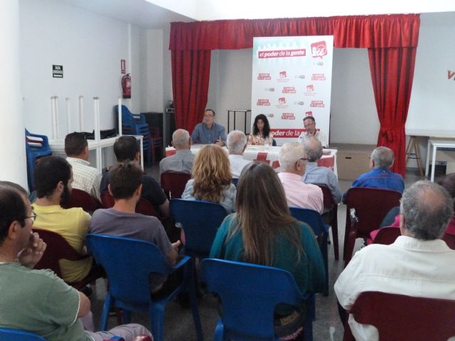 La izquierda plural explica a los vecinos de Alumbres cómo les afectan las decisiones que se toman en Europa - 2, Foto 2