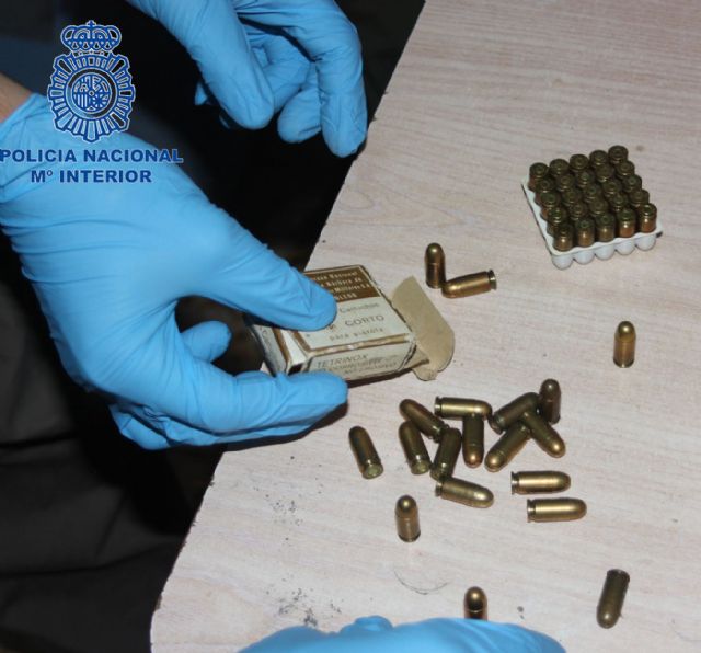 La Policía Nacional detiene a tres personas por atracar al mensajero que les iba a entregar unas joyas que compraron por Internet - 2, Foto 2