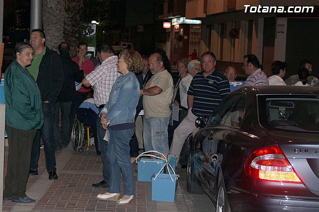 Se celebra la tradicional pegada de carteles con la que arranca de forma oficial la campaña electoral para las europeas - 2