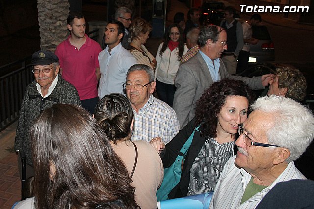 Se celebra la tradicional pegada de carteles con la que arranca de forma oficial la campaña electoral para las europeas - 4