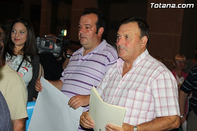 Se celebra la tradicional pegada de carteles con la que arranca de forma oficial la campaña electoral para las europeas - 10