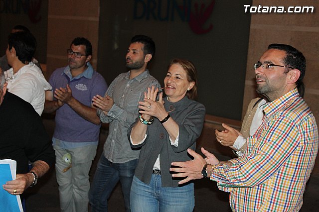 Se celebra la tradicional pegada de carteles con la que arranca de forma oficial la campaña electoral para las europeas - 9