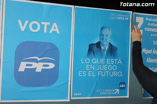 Se celebra la tradicional pegada de carteles con la que arranca de forma oficial la campaña electoral para las europeas - 13