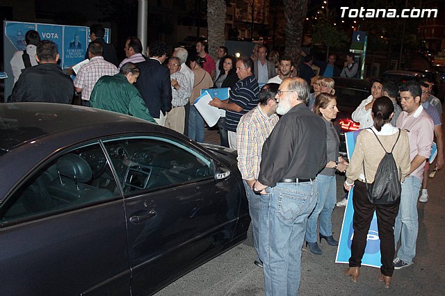 Se celebra la tradicional pegada de carteles con la que arranca de forma oficial la campaña electoral para las europeas - 14