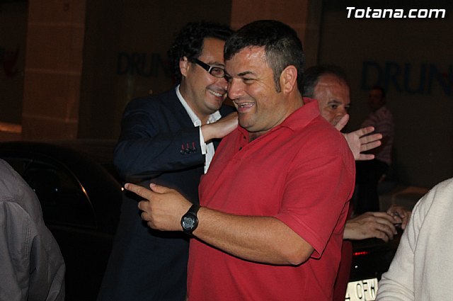 Se celebra la tradicional pegada de carteles con la que arranca de forma oficial la campaña electoral para las europeas - 25