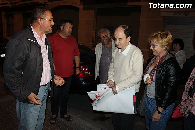 Se celebra la tradicional pegada de carteles con la que arranca de forma oficial la campaña electoral para las europeas - 26
