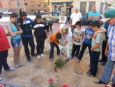 Los vecinos de Vistabella practican la jardinera Okupa en sus fiestas patronales