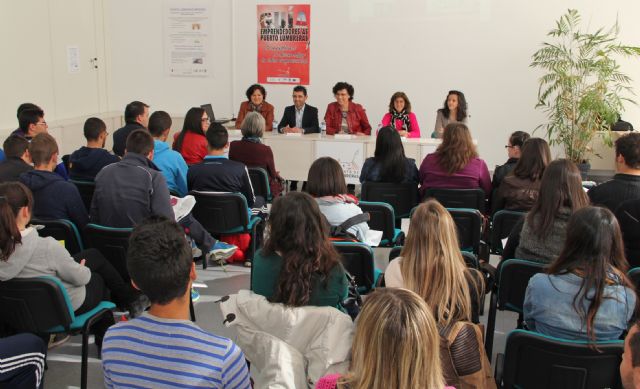 El Ayuntamiento refuerza los servicios de empleo para facilitar la inserción laboral y la especialización profesional de los jóvenes - 1, Foto 1