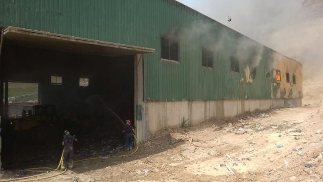 Incendio en una nave de basura orgánica, de la planta de reciclaje de Abanilla - 2, Foto 2