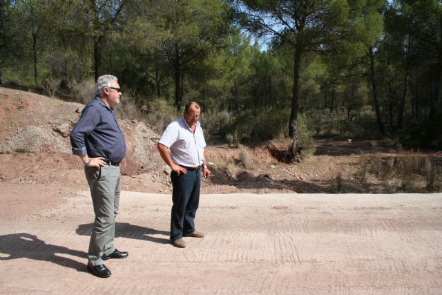 Medio Natural acondiciona tres kilómetros de la pista forestal que lleva al Coto de las Maravillas - 1, Foto 1