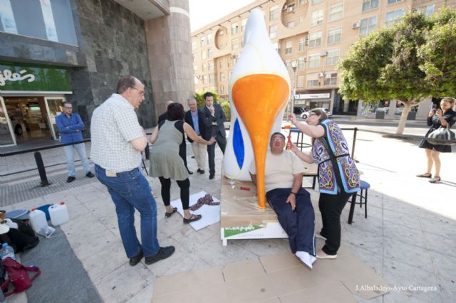 APICES cubre de luz el zapato gigante en blanco de Shoepping - 1, Foto 1