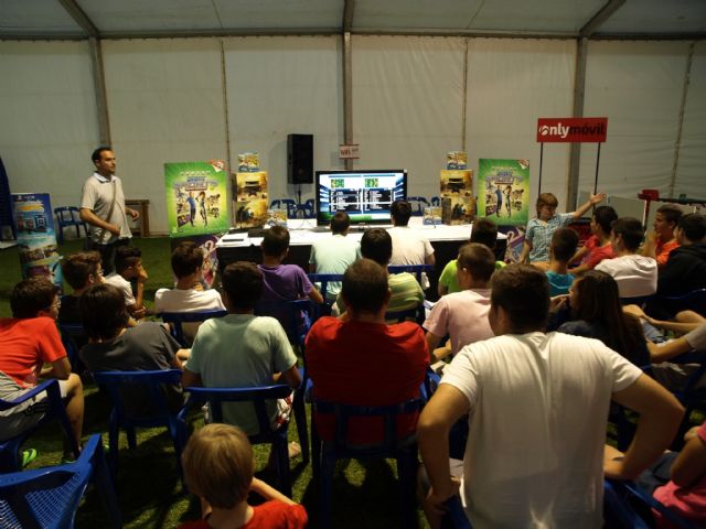 La iniciativa videojuegos por alimentos recauda 500 kilos de comida para Amor por Amor y Cáritas - 2, Foto 2