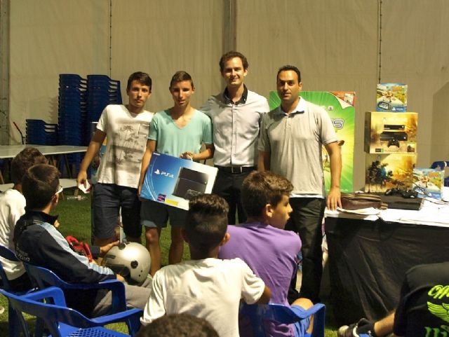 La iniciativa videojuegos por alimentos recauda 500 kilos de comida para Amor por Amor y Cáritas - 4, Foto 4