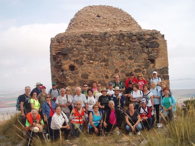 Los mayores recorrieron el Monte de San Ginés con los Viernes de Marcha - 1, Foto 1