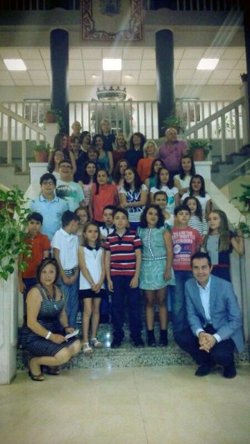 El Ayuntamiento se convierte en sala de exposiciones y acoge una muestra de jóvenes artistas locales - 2, Foto 2