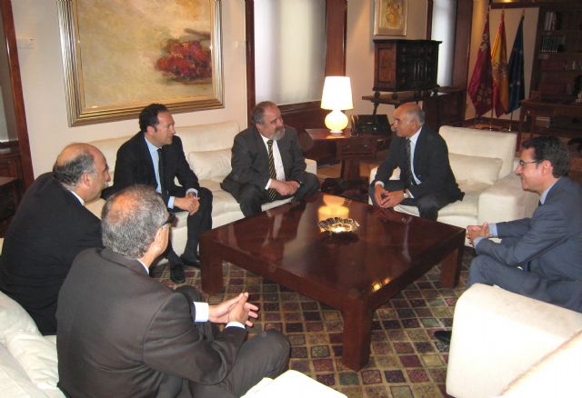 El presidente de la Comunidad recibe a los decanos de los colegios de Abogados de la Región de Murcia - 1, Foto 1