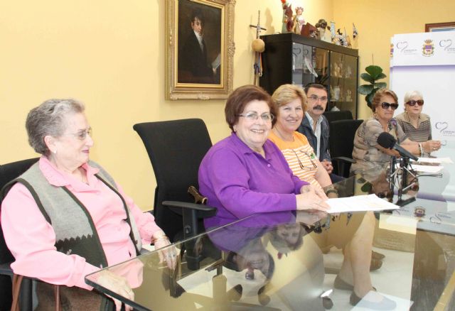 El ayuntamiento entrega a las delegaciones locales de Cáritas una ayuda de 18.000 euros - 1, Foto 1