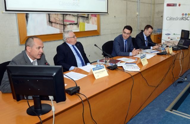 El consejero de Presidencia destaca que la Región “es un referente en la implantación de la Responsabilidad Social Corporativa” - 1, Foto 1
