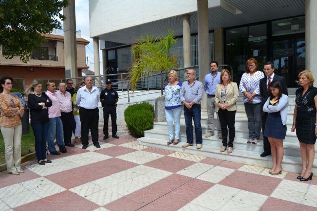 El Ayuntamiento de San Pedro del Pinatar guarda un minuto de silencio por la muerte de Isabel Carrasco - 1, Foto 1