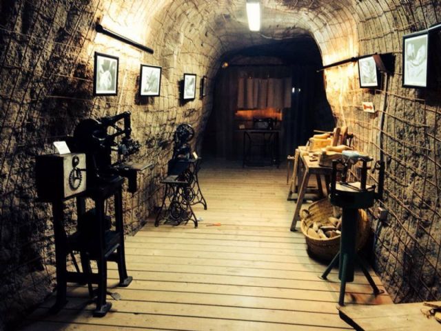 Las huellas de la historia del zapato en el Refugio-Museo de la Guerra Civil - 2, Foto 2