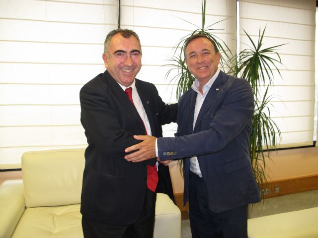 El consejero Manuel Campos se reúne con el decano del Colegio de Ingenieros Técnicos de Obras Públicas e Ingenieros Civiles de Murcia - 1, Foto 1
