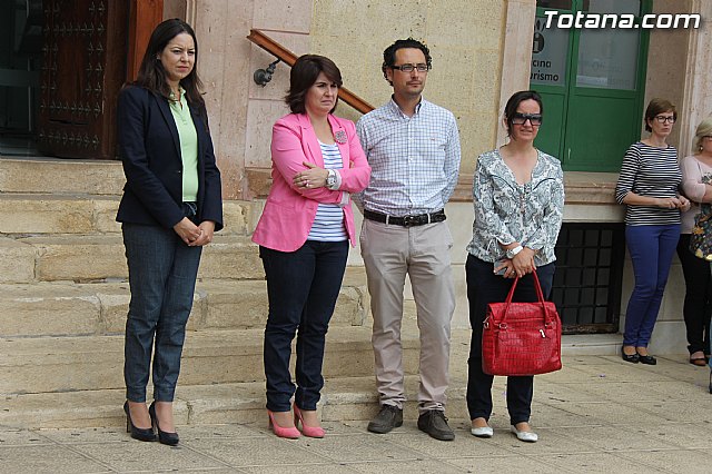 Totana guard un minuto de silencio por la muerte de Isabel Carrasco - 7