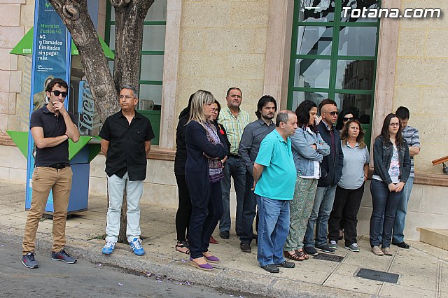 Totana guard un minuto de silencio por la muerte de Isabel Carrasco - 8