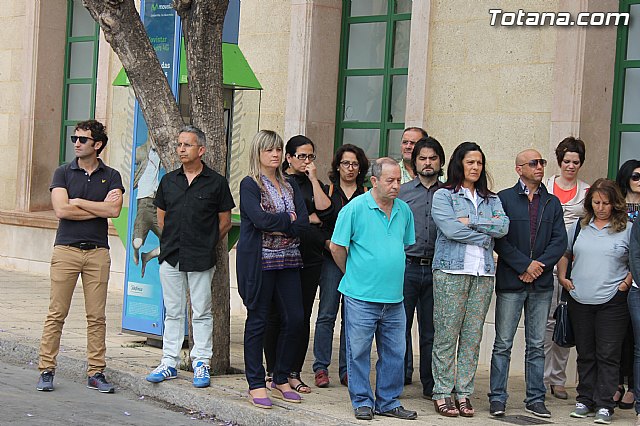 Totana guard un minuto de silencio por la muerte de Isabel Carrasco - 11