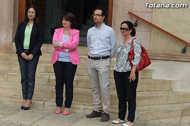 Totana guard un minuto de silencio por la muerte de Isabel Carrasco - 12