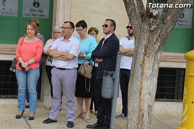 Totana guard un minuto de silencio por la muerte de Isabel Carrasco - 13