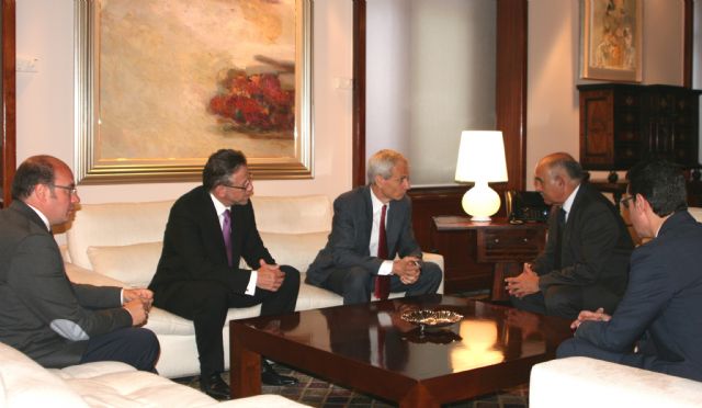 El presidente de la Comunidad recibe al embajador de Suiza - 1, Foto 1