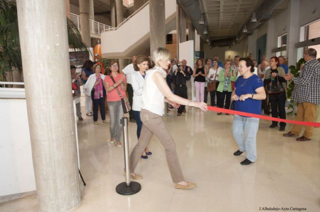 Los funcionarios honran a su patrona con una variada exposición - 2, Foto 2