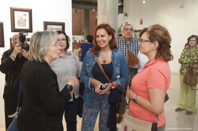 Los funcionarios honran a su patrona con una variada exposición - 4, Foto 4