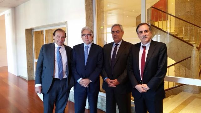 El consejero de Economía y Hacienda acerca la realidad de la Región a los responsables económicos del Congreso de los Diputados - 2, Foto 2