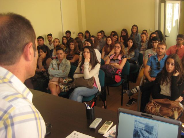 Los alumnos de Educación Social vistan La Milagrosa - 4, Foto 4