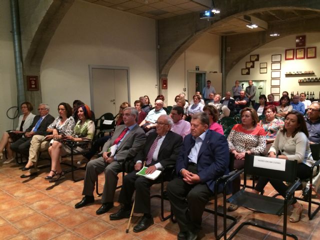 El exconsejero de Economía y Hacienda, José Molina, presenta en Jumilla su obra Ciudadano y Gasto Público - 2, Foto 2