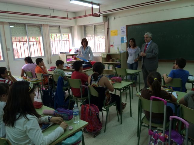 El alcalde visita las cooperativas del alumnado que está participando en los programas EJE y EME de la Región - 4, Foto 4