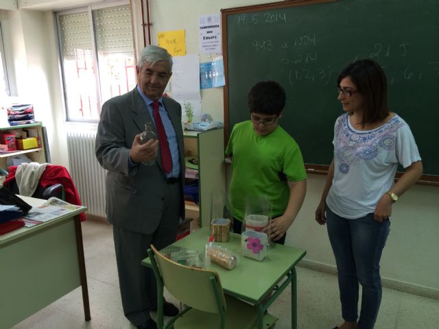 El alcalde visita las cooperativas del alumnado que está participando en los programas EJE y EME de la Región - 5, Foto 5