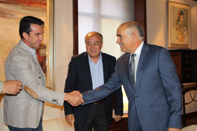 El presidente de la Comunidad recibe al presidente de la organización agraria COAG-IR - 1, Foto 1